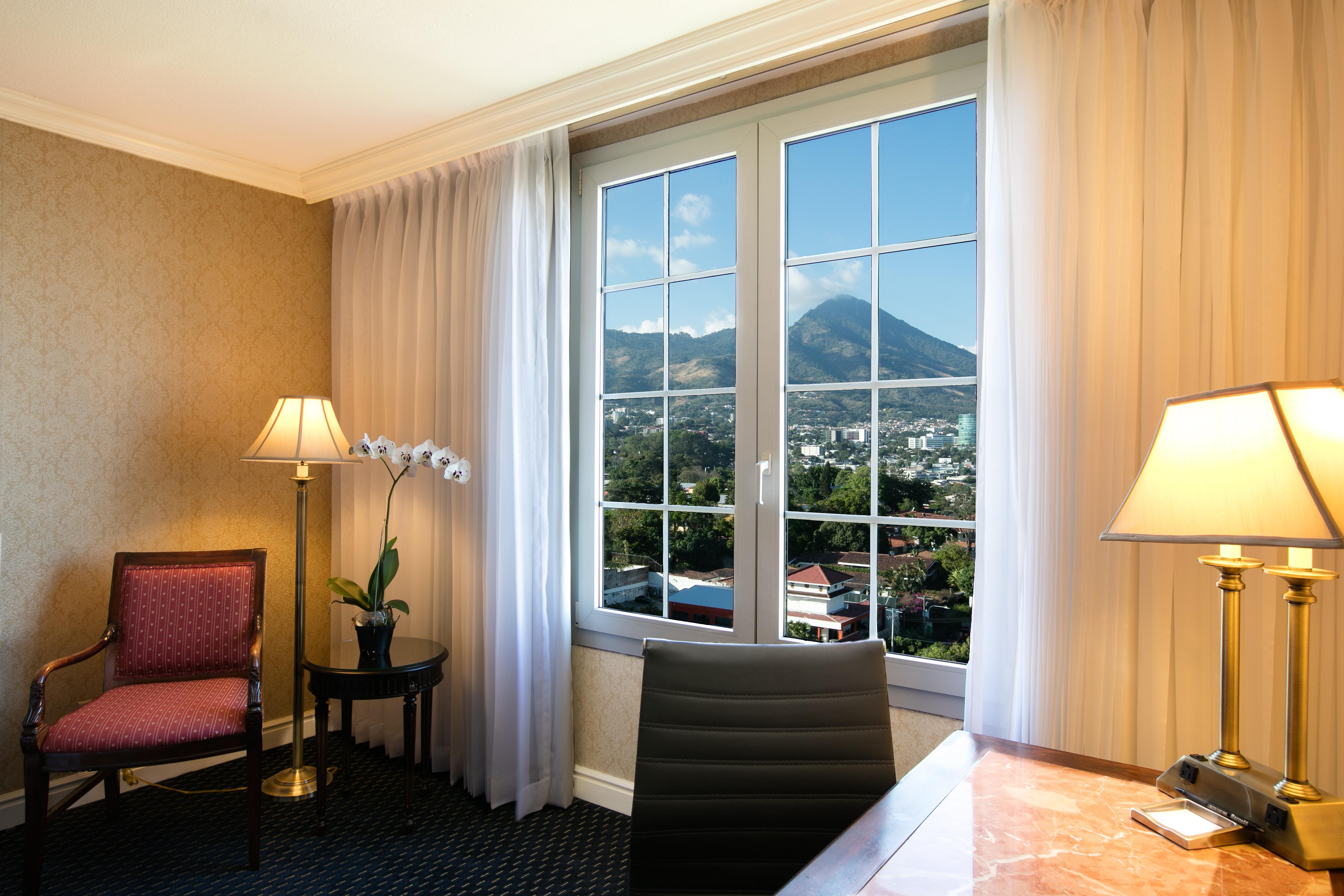 ホテル バルセロ サン サルヴァドル サンサルバドル エクステリア 写真 A room at the Hotel