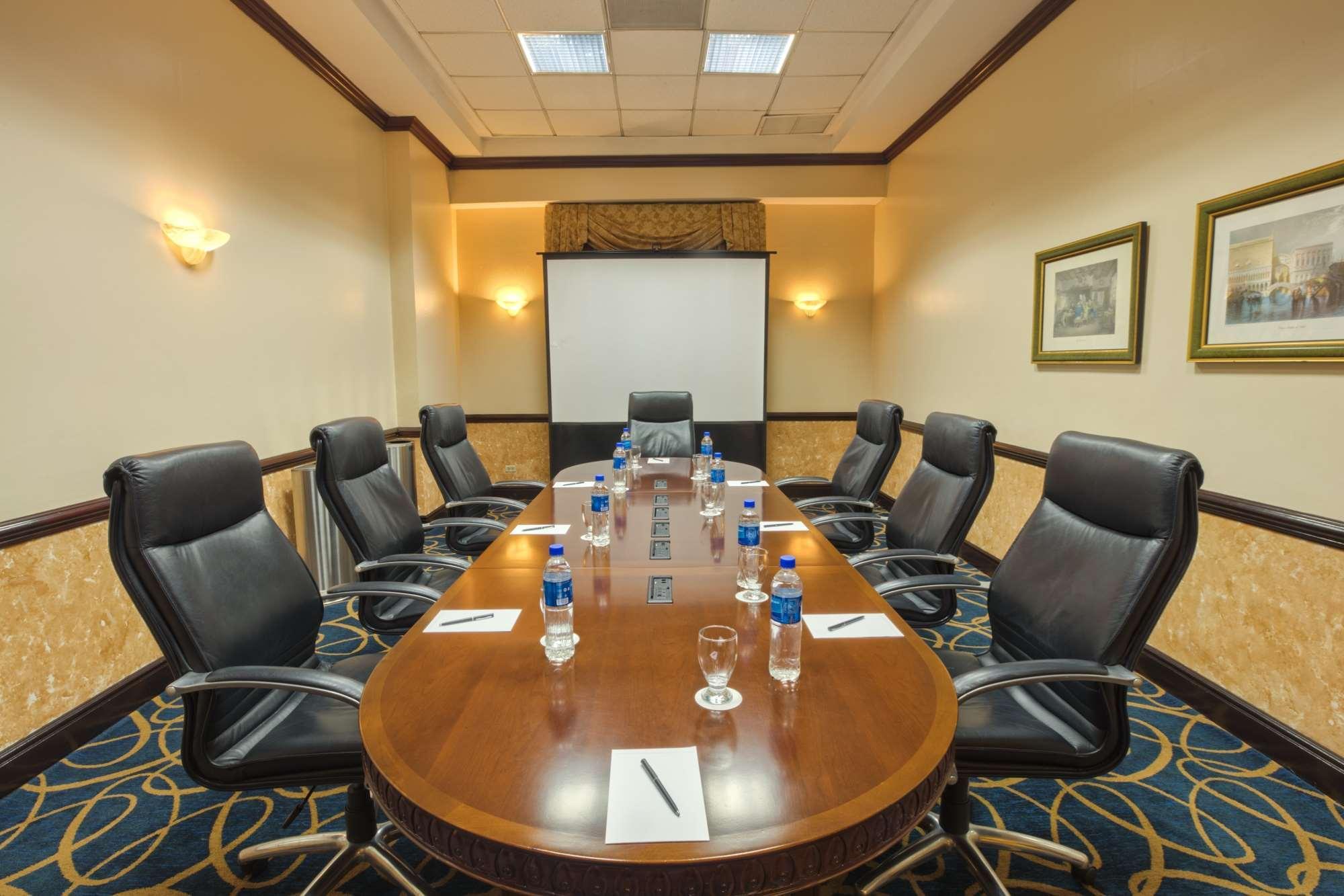 ホテル バルセロ サン サルヴァドル サンサルバドル エクステリア 写真 Boardroom at the Hilton Garden Inn