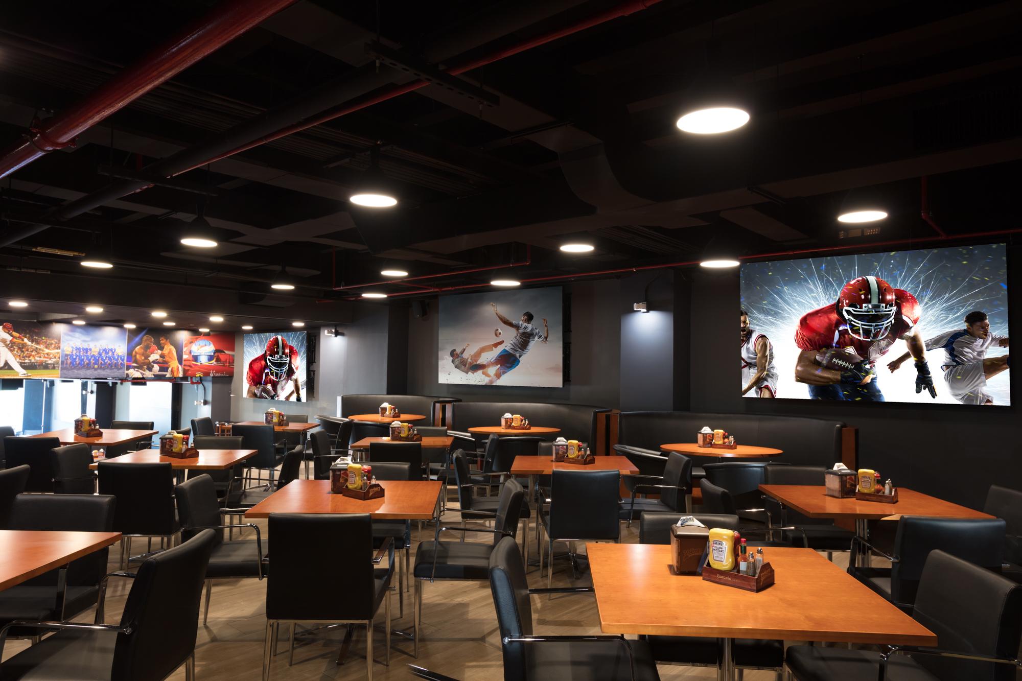 ホテル バルセロ サン サルヴァドル サンサルバドル エクステリア 写真 Interior of a Buffalo Wild Wings