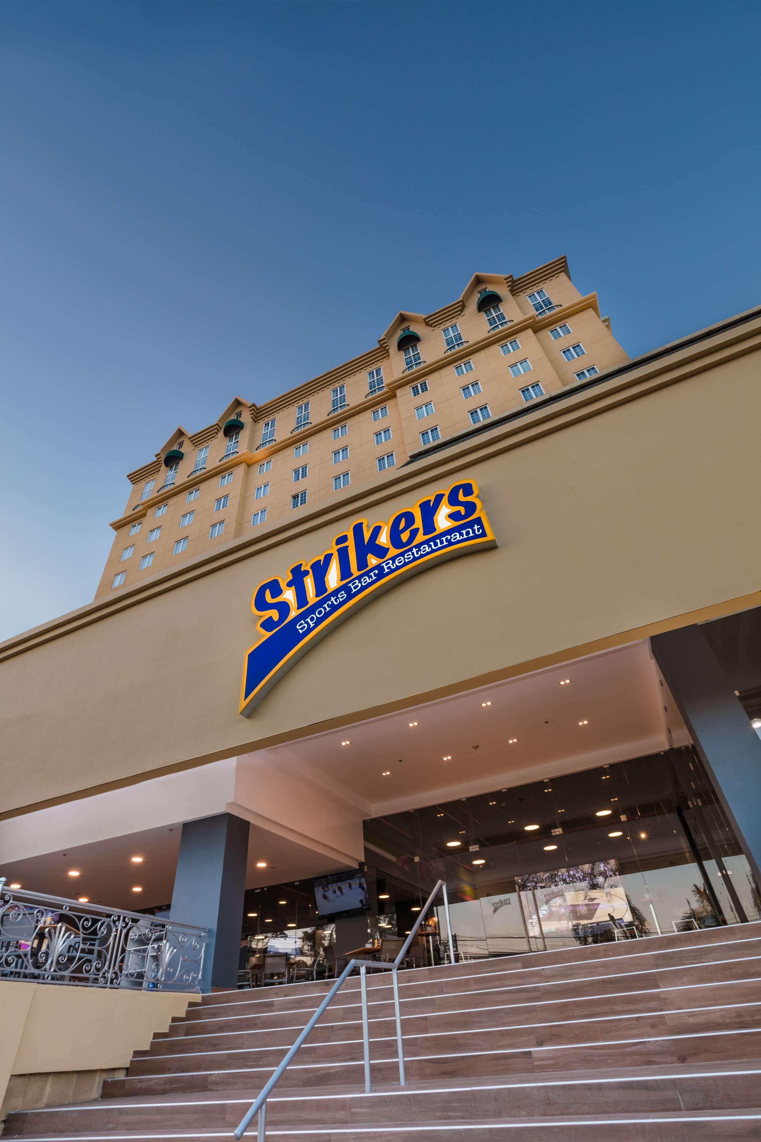 ホテル バルセロ サン サルヴァドル サンサルバドル エクステリア 写真 A restaurant in the United States