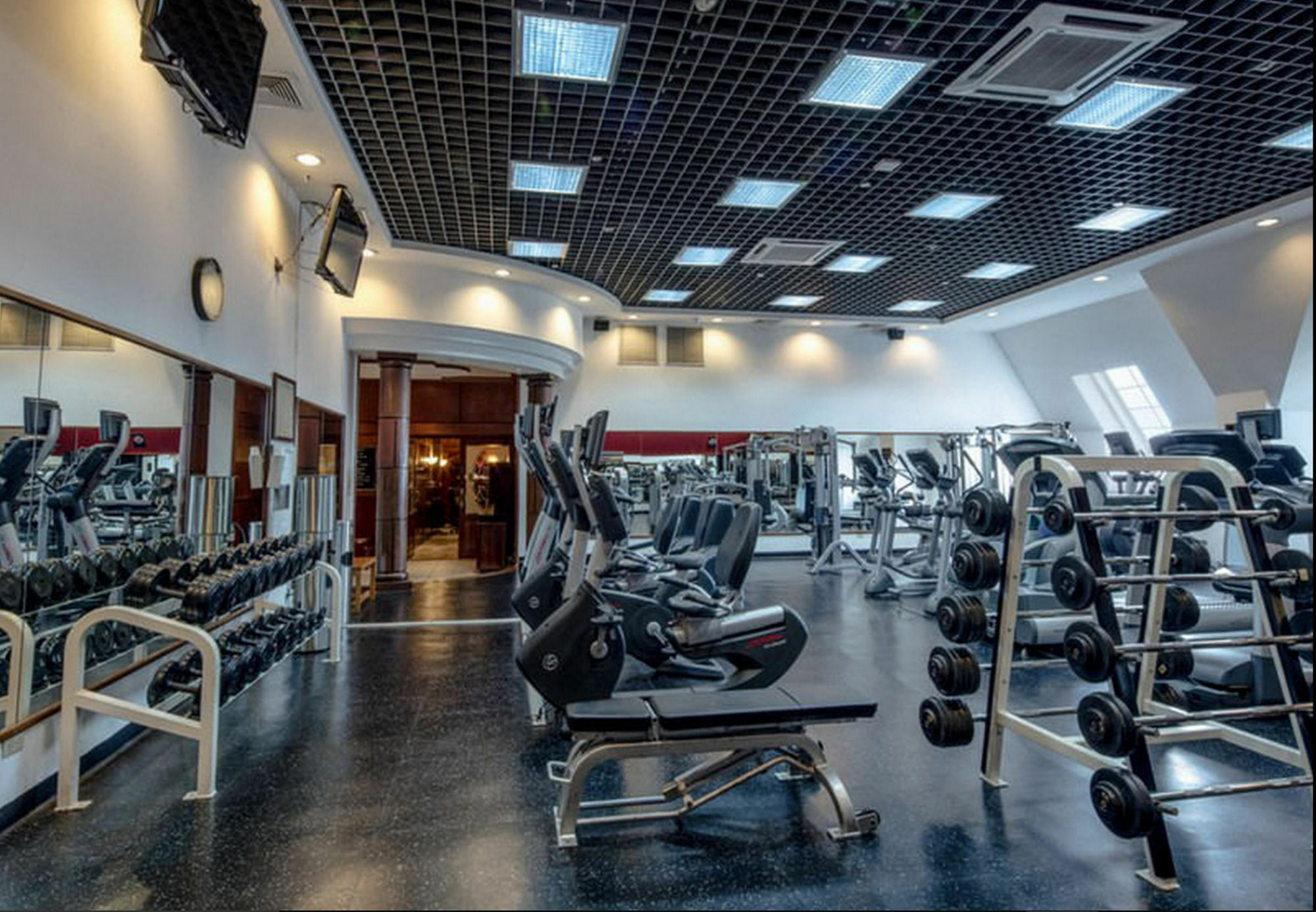 ホテル バルセロ サン サルヴァドル サンサルバドル エクステリア 写真 The gym at the hotel