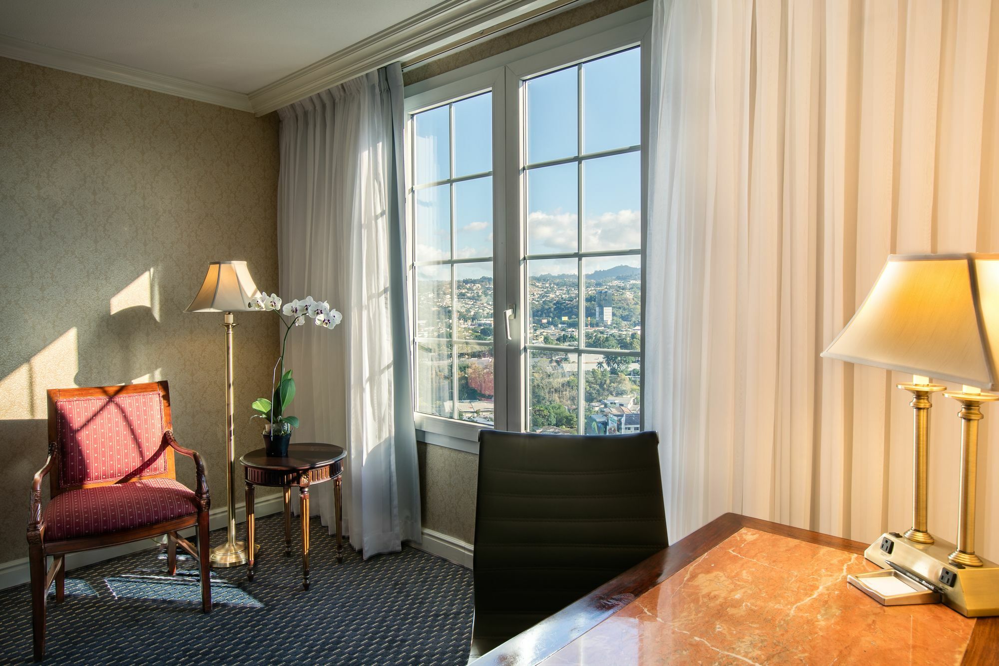 ホテル バルセロ サン サルヴァドル サンサルバドル エクステリア 写真 A room at the Hotel Viking